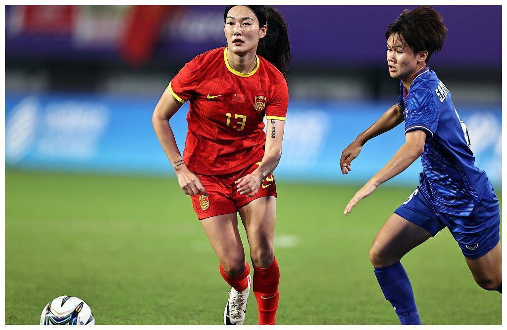 关于亚洲杯女足赛场上，球队实力均衡，比分胶着的信息