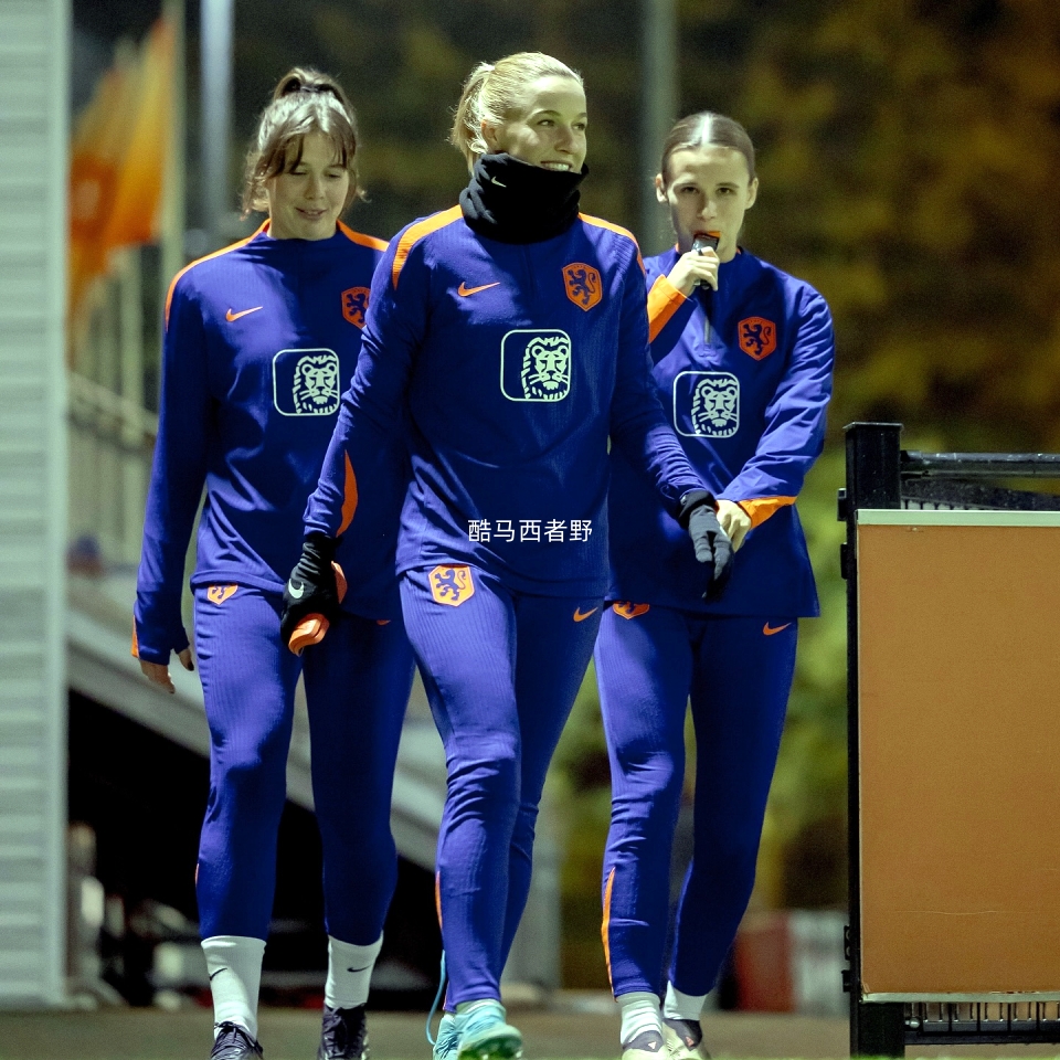 包含荷兰女足队经过激烈比拼,成功晋级的词条 包含荷兰女足队经过激烈比拼,成功晋级的词条