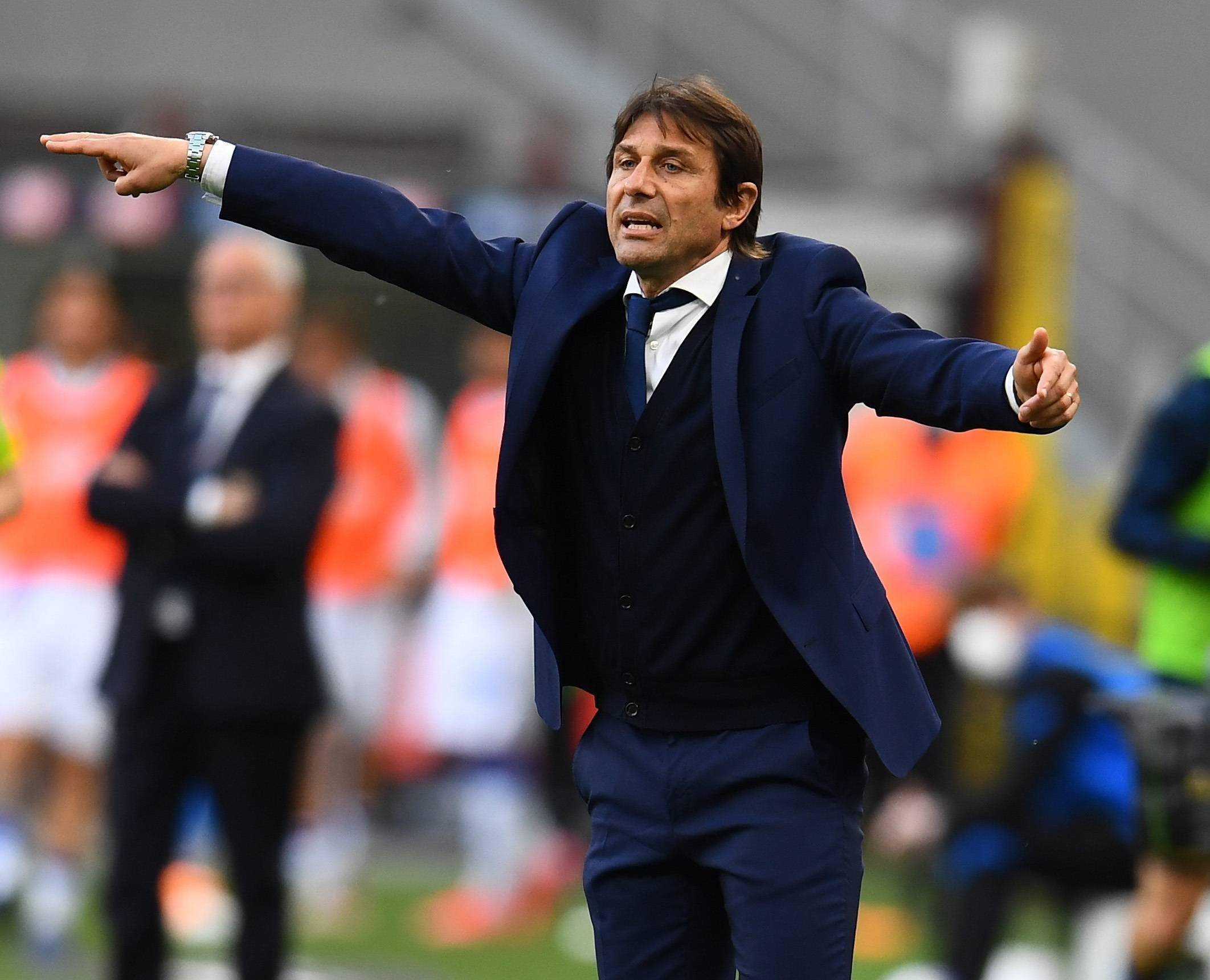 九游体育在线-世界级足球明星在比赛中展现实力