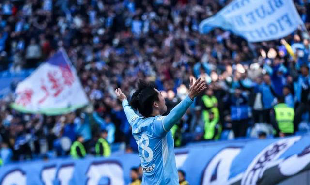 斗志昂扬的球队,向着胜利不懈奋斗的简单介绍 斗志昂扬的球队,向着胜利不懈奋斗的简单介绍