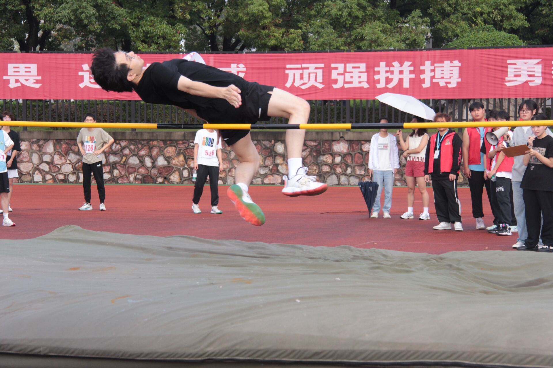 九游体育在线-昂首阔步！欧洲赛区预选赛球员团结拼搏的简单介绍