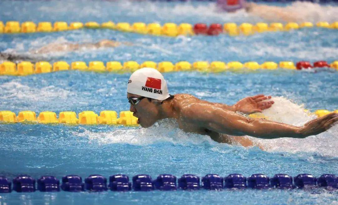 游泳比赛中出现新纪录创造者 游泳比赛中出现新纪录创造者