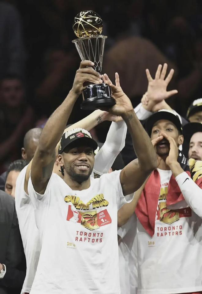 人队再次赢球,伦纳德表现惊艳 人队再次赢球,伦纳德表现惊艳